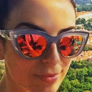 Like new condition quay kitti sunglasses